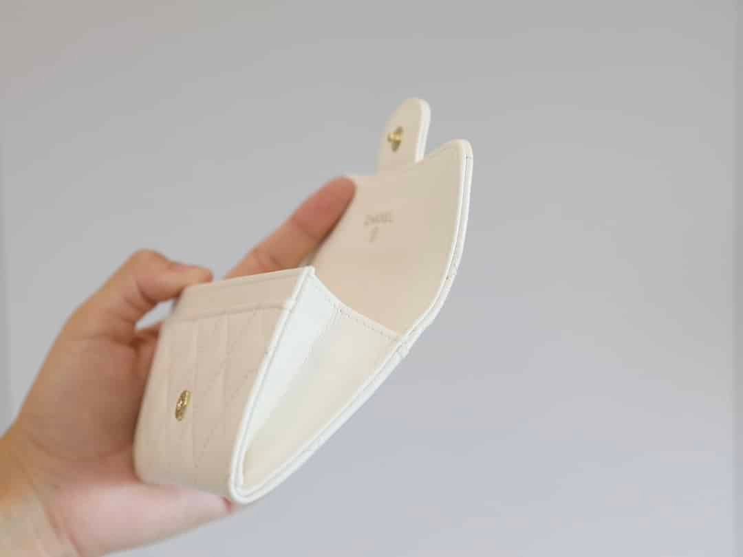 Ch**el Classic Card Holder Wallet White 10Cm Ap0214 B10583 10601