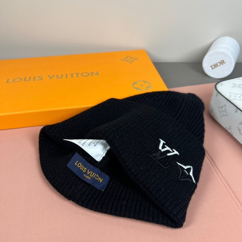 L0vis Vvtt0n Lv Dual Beanie Black M79081