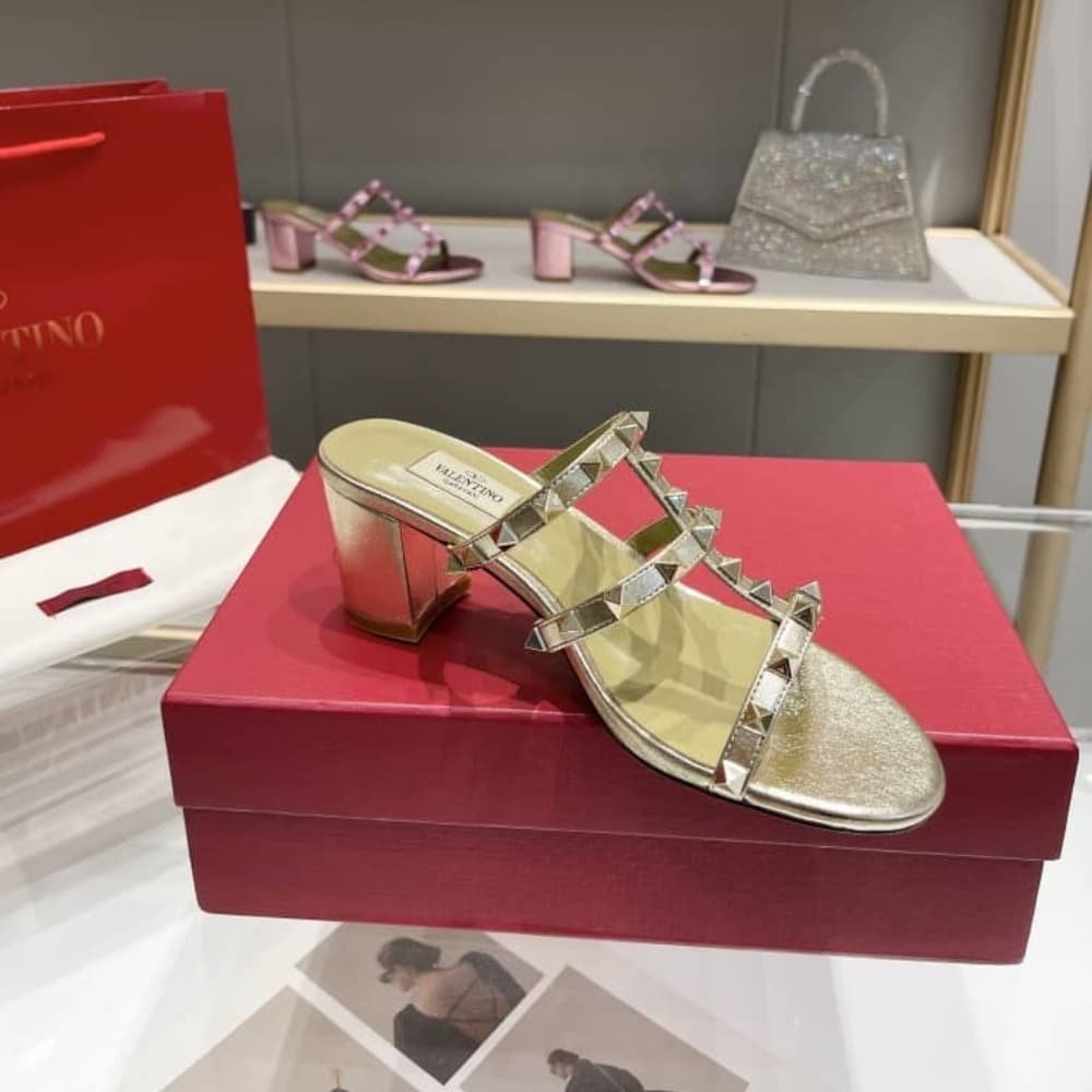Va1e*ntin0 Garavani Rockstud Slide Sandal In Laminated Nappa Gold 6W2S0C47Qkh I8M