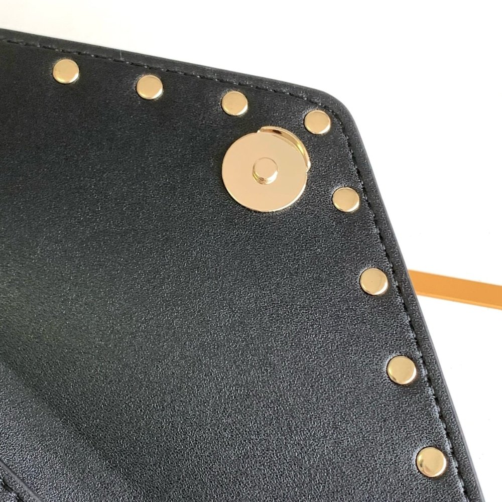 Va1e*ntin0 Garavani Rockstud Raffia Clutch Bag In Black 28Cm