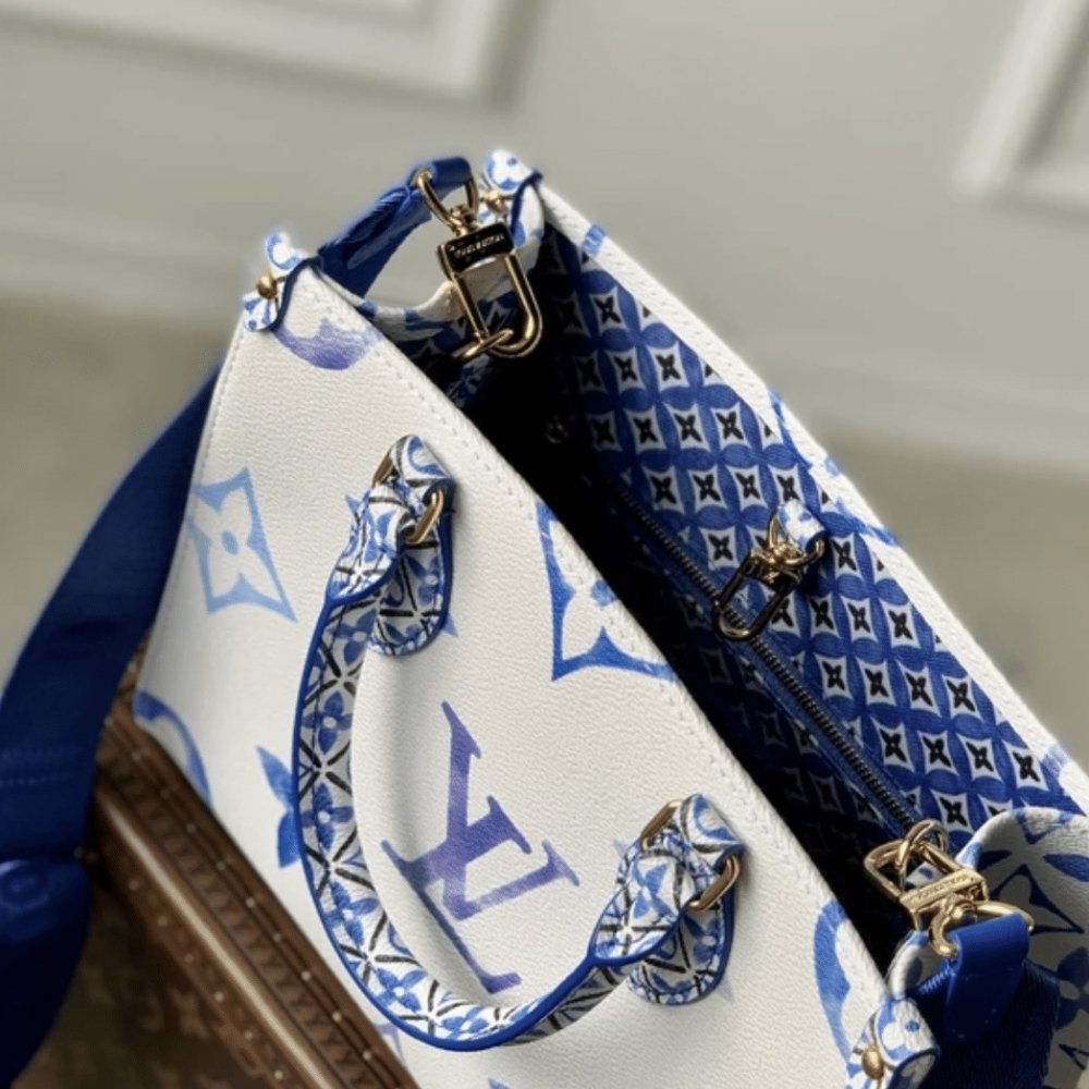 L0vis Vvtt0n Onthego PM By The Pool Bag Blue 25Cm
