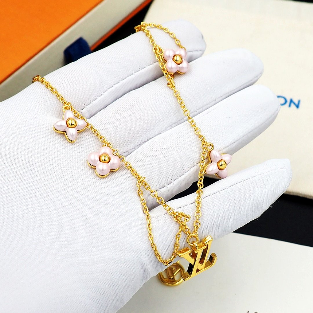 L0vis Vvtt0n Lv Floragram Necklace Gold M03016