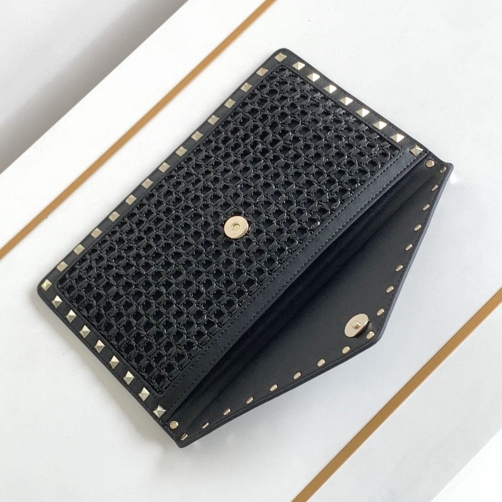 Va1e*ntin0 Garavani Rockstud Raffia Clutch Bag In Black 28Cm