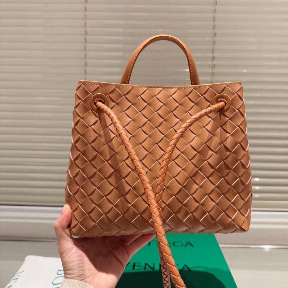 B0tt*ga Ven*ta Small Andiamo Bag In Cognac 25Cm
