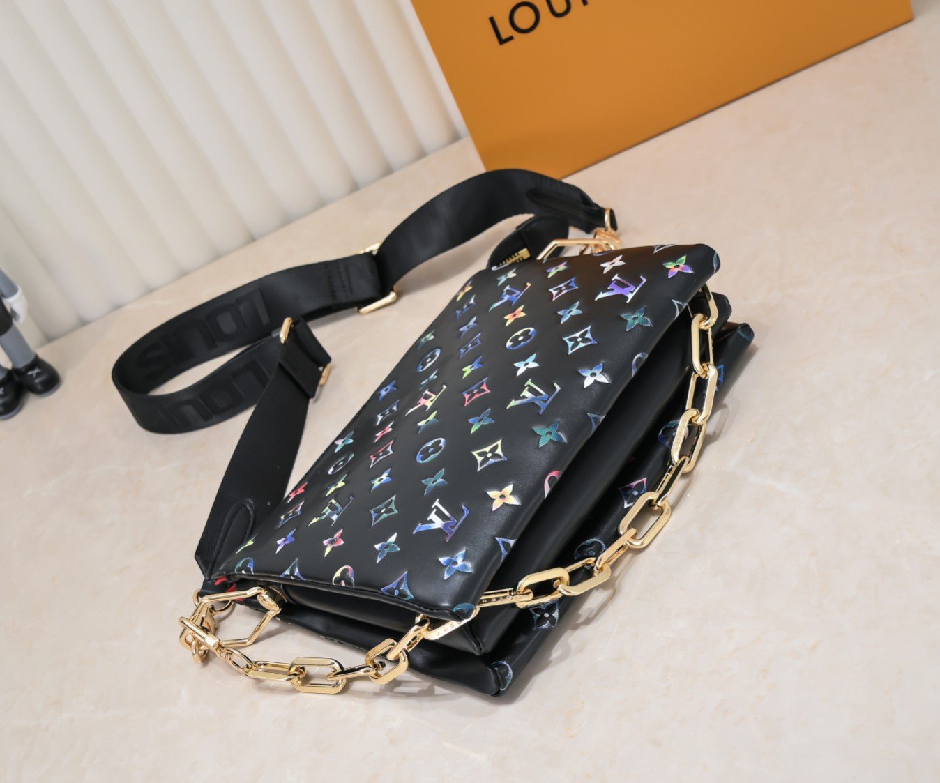 L0vis Vvtt0n Coussin PM Black 26Cm M21353