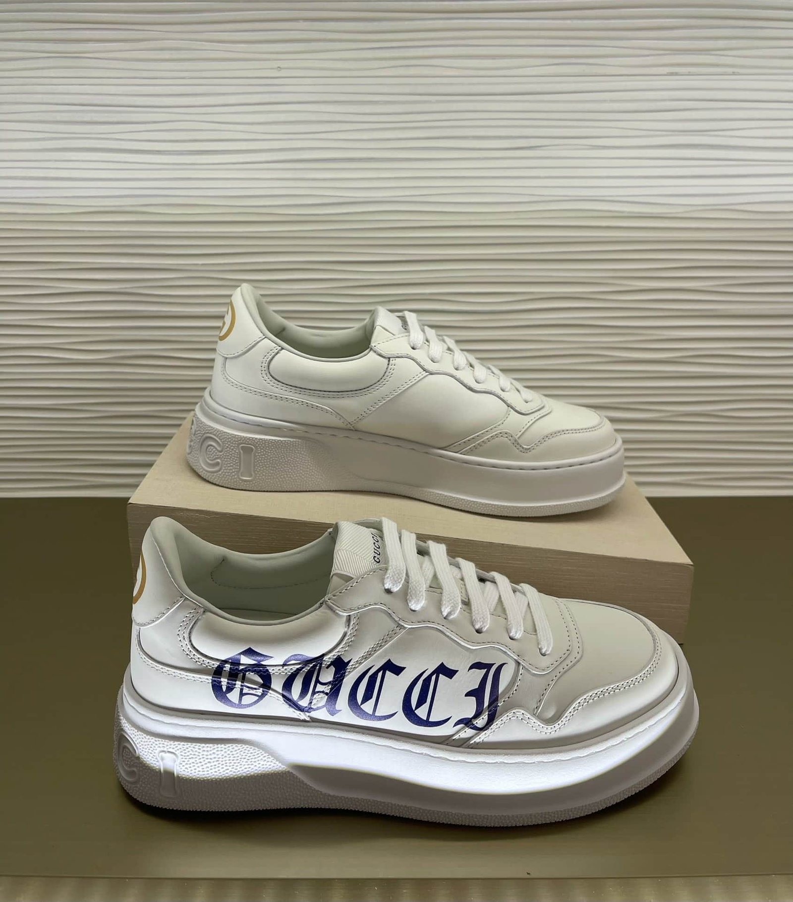 Gvc*1 Women’S Sneaker With Logo White 708267 Upg70 9000