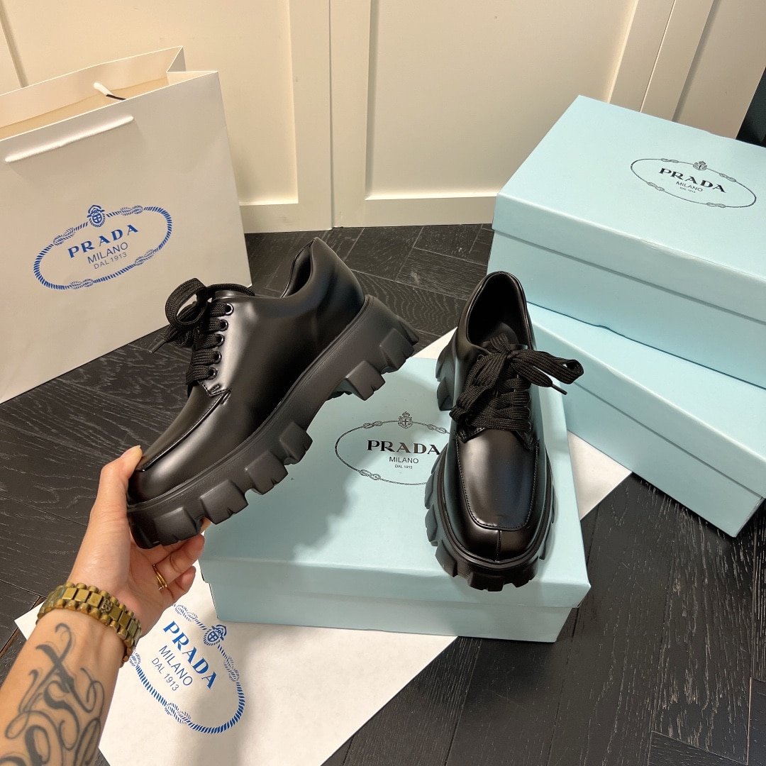 Pra*a Smooth Leather Oxford Loafers Black