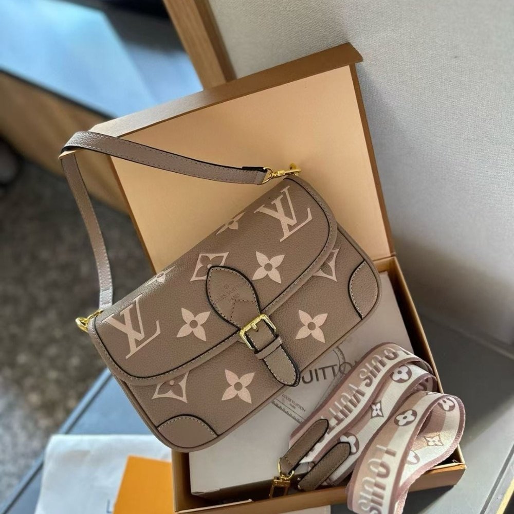 L0vis Vvtt0n Diane Monogram Empreinte Leather Beige 24Cm M46583