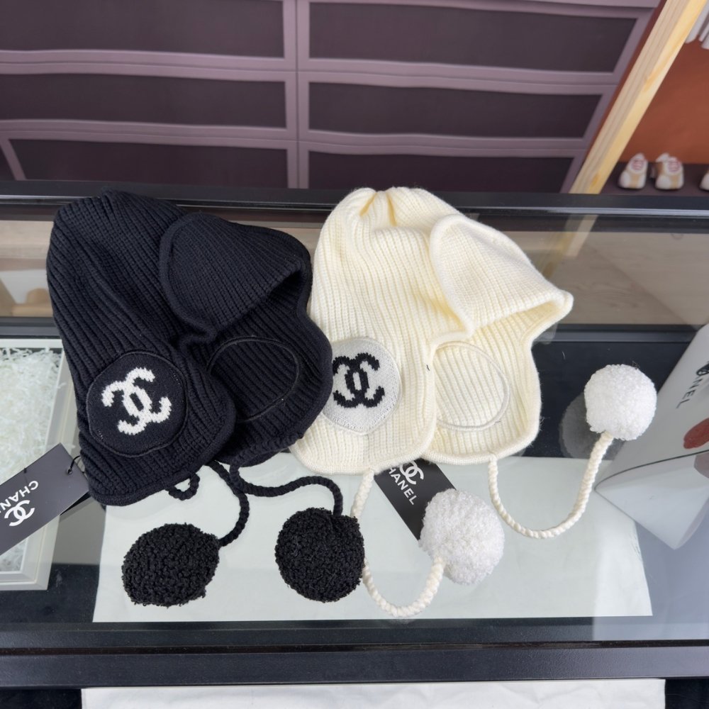 Ch**el Cashmere Beanie Creme