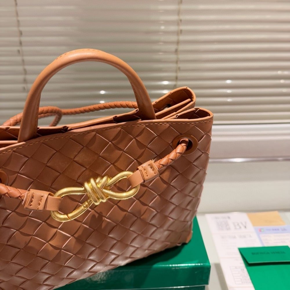 B0tt*ga Ven*ta Small Andiamo Bag In Cognac 25Cm