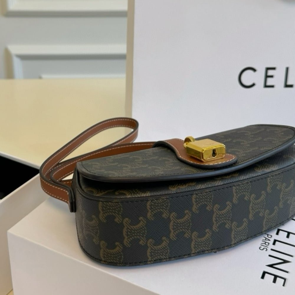 Ce1i*e Clutch On Strap Tabou In Triomphe Canvas And Calfskin Tan 20Cm 10I592Dq2 04Lu
