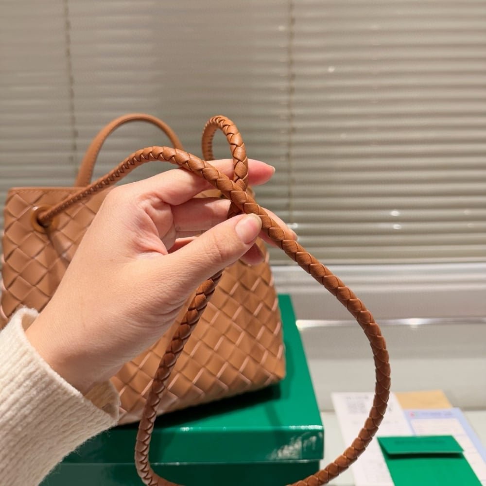 B0tt*ga Ven*ta Small Andiamo Bag In Cognac 25Cm