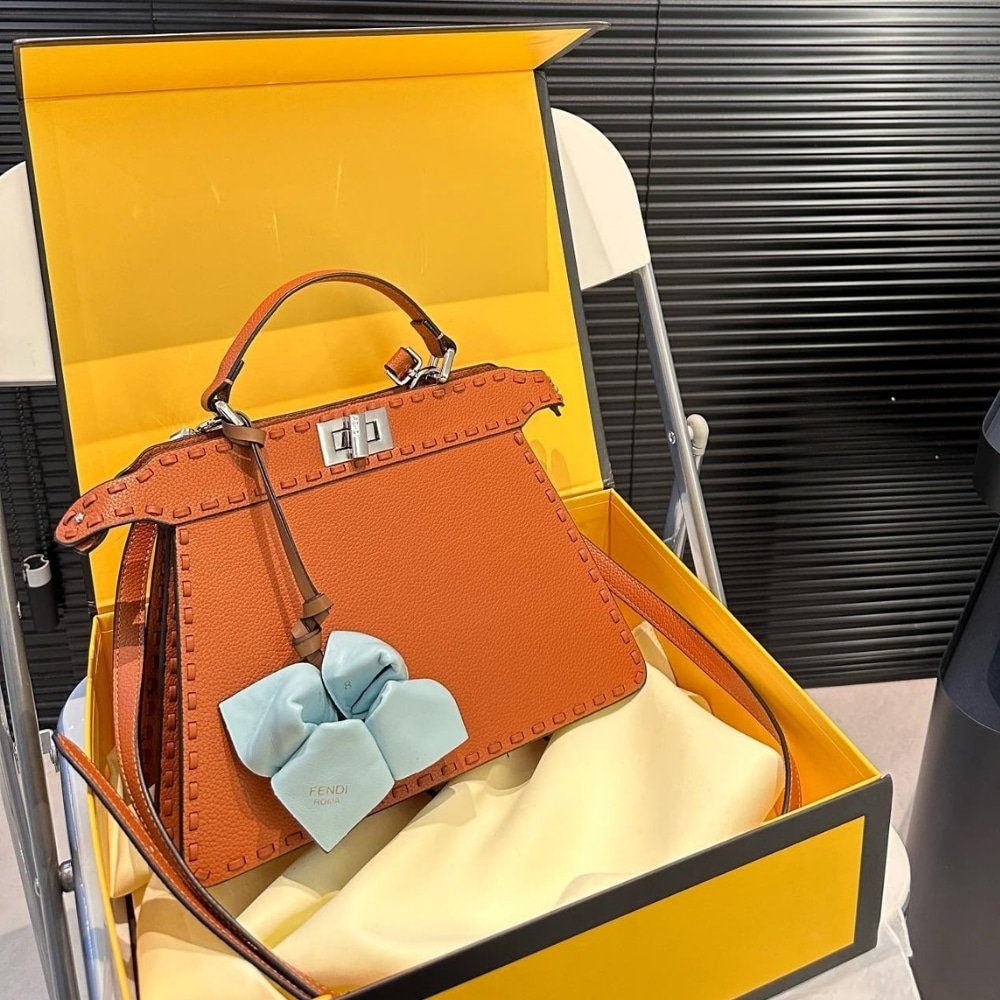 F**di Peekaboo Iseeu Petite Selleria Bag Brown 27Cm 8Bn335Arbbf0Emr