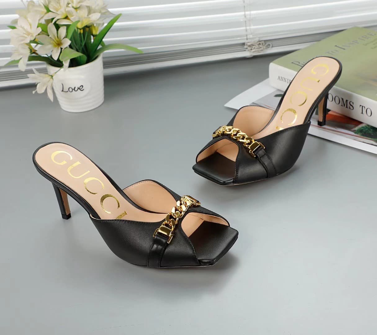 Gvc*1 Sylvie Chain Mule Sandals Black Leather 626769 C9D00 1000