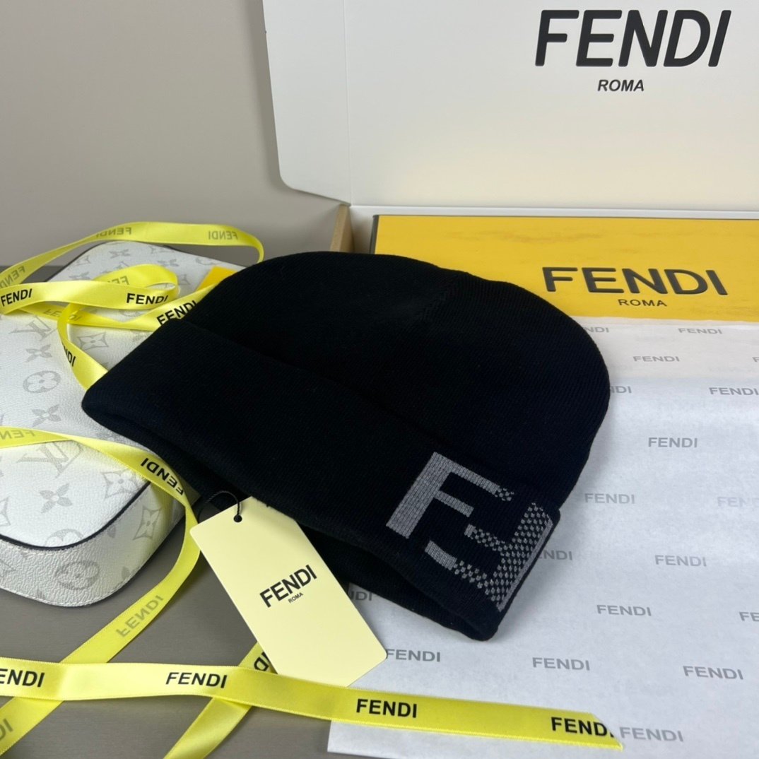 F**di Beanie Black Wool Hat Black Fxq335Atqdf0Qa1