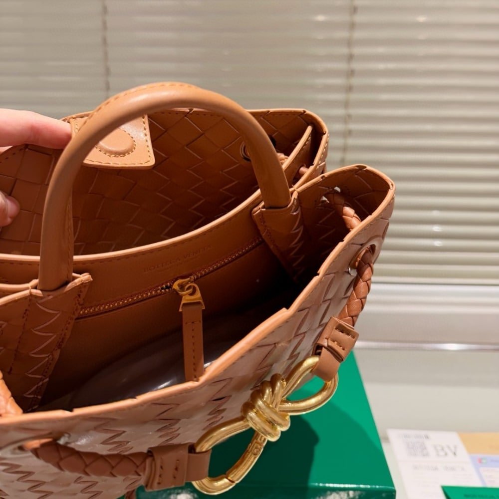 B0tt*ga Ven*ta Small Andiamo Bag In Cognac 25Cm