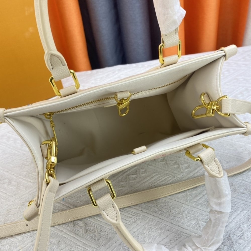 L0vis Vvtt0n Onthego PM Monogram Pattern Beige 25Cm M46629
