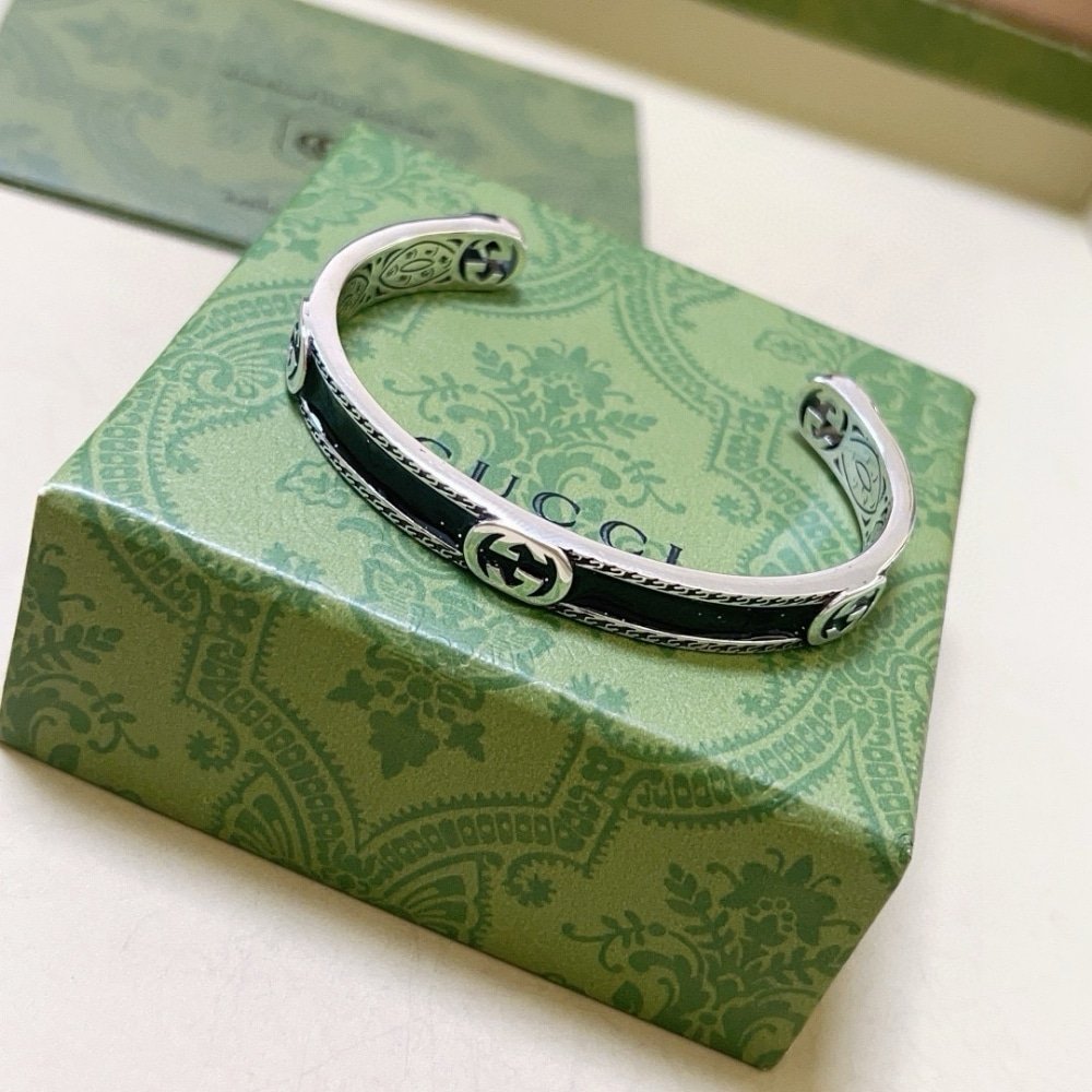 Gvc*1 Cuff Bracelet Interlocking Gg Sterling Silver Black Enamel