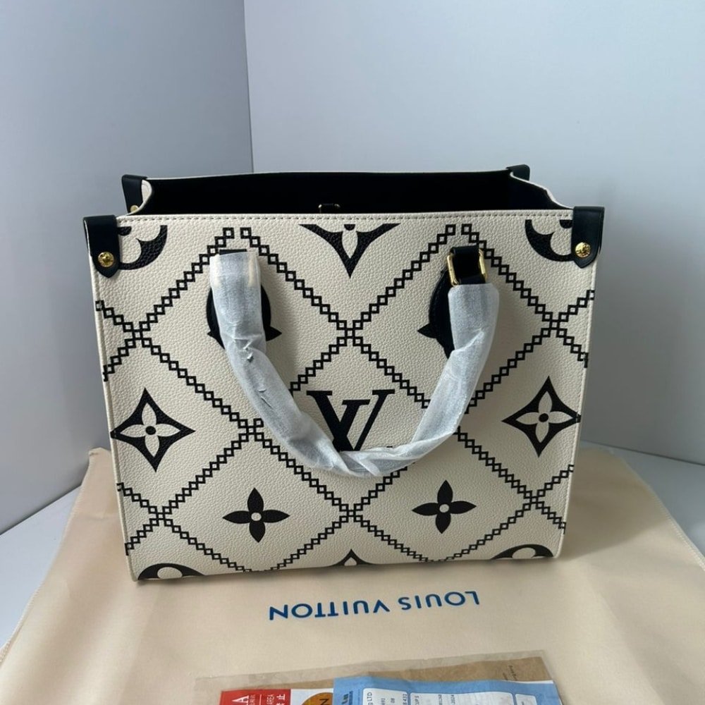 L0vis Vvtt0n Onthego Mm Monogram Cream Black 35Cm M46016