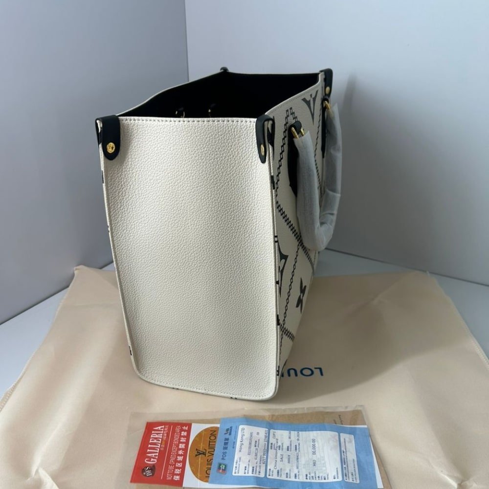 L0vis Vvtt0n Onthego Mm Monogram Cream Black 35Cm M46016