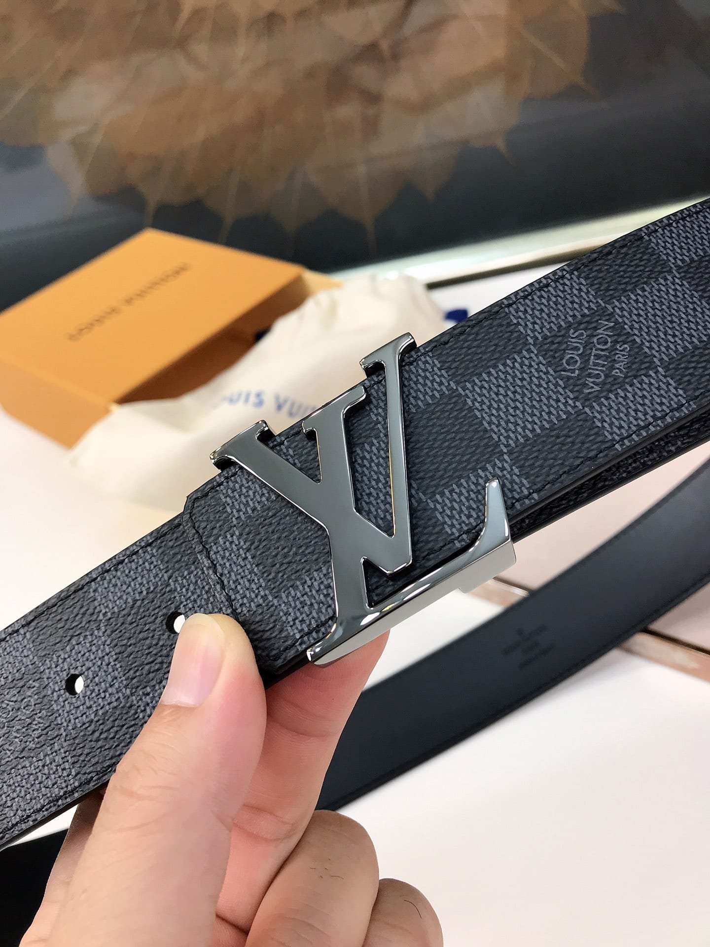L0vis Vvtt0n Ceinture Lv Initiales Reversible 4Cm