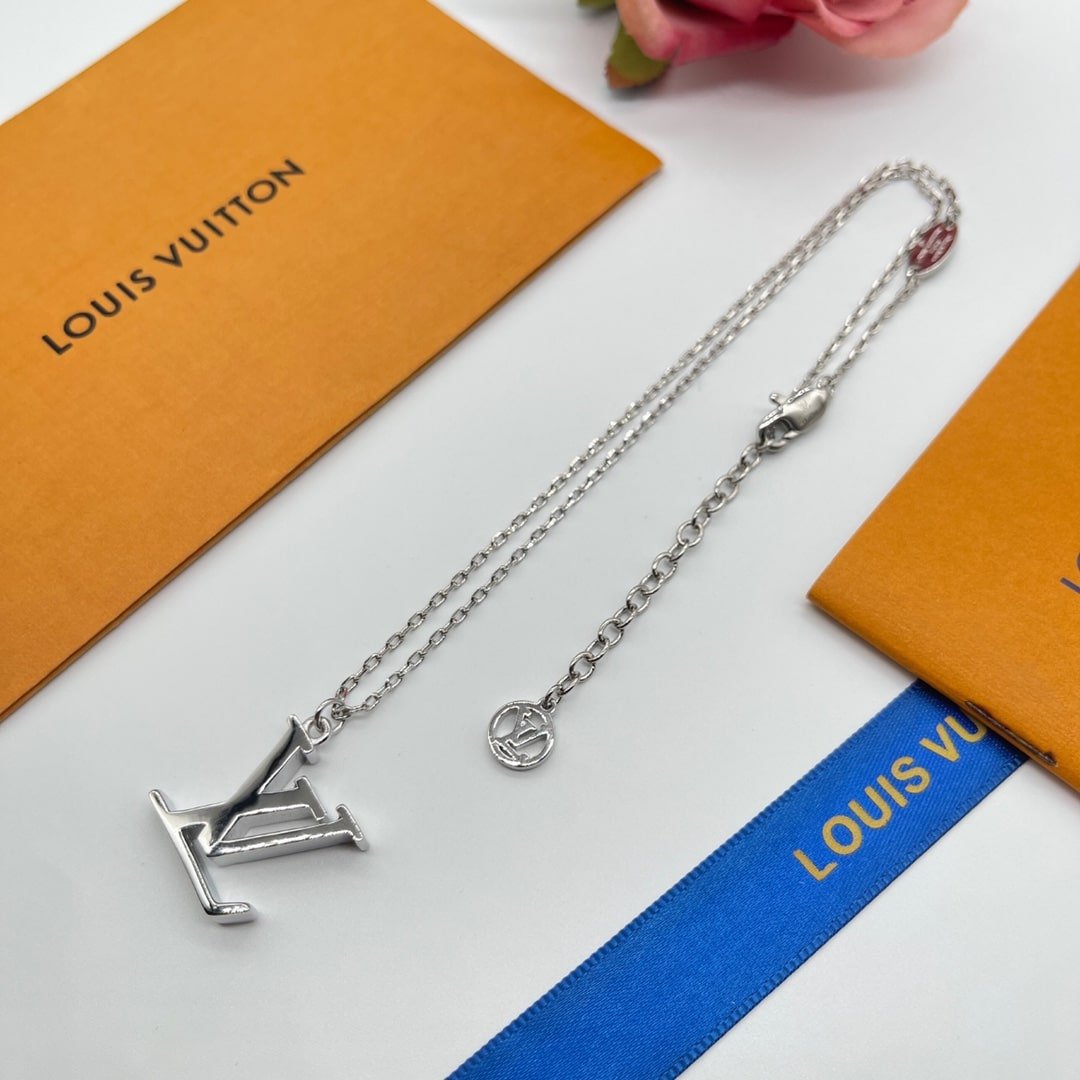 L0vis Vvtt0n Silver Necklace