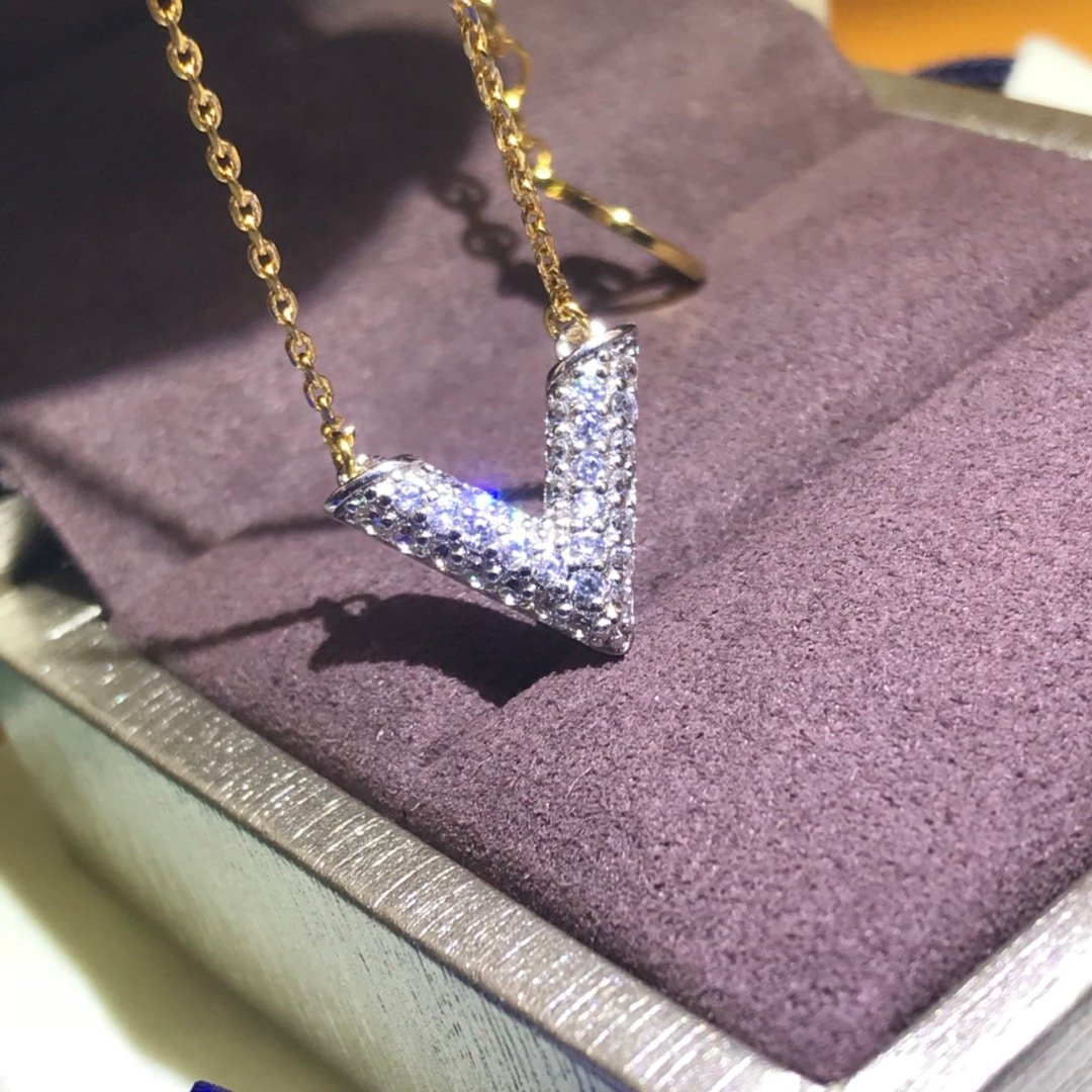 L0vis Vvtt0n Crystal Essential V Necklace M68033