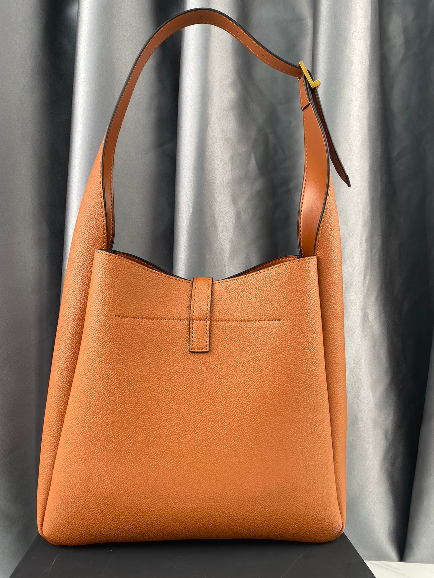 Sa1nt Lau*nt 5 À 7 Soft Small Hobo Bag In Smooth Leather Beige