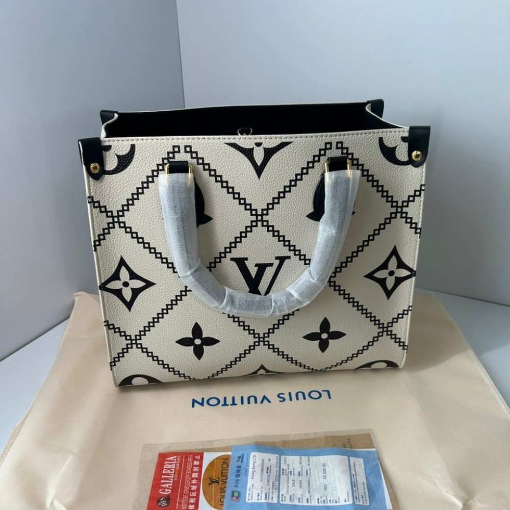 L0vis Vvtt0n Onthego Mm Monogram Cream Black 35Cm M46016