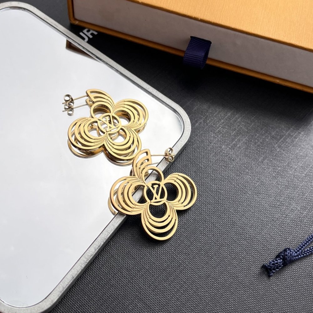 L0vis Vvtt0n Lv Breeze Earrings Gold M02675