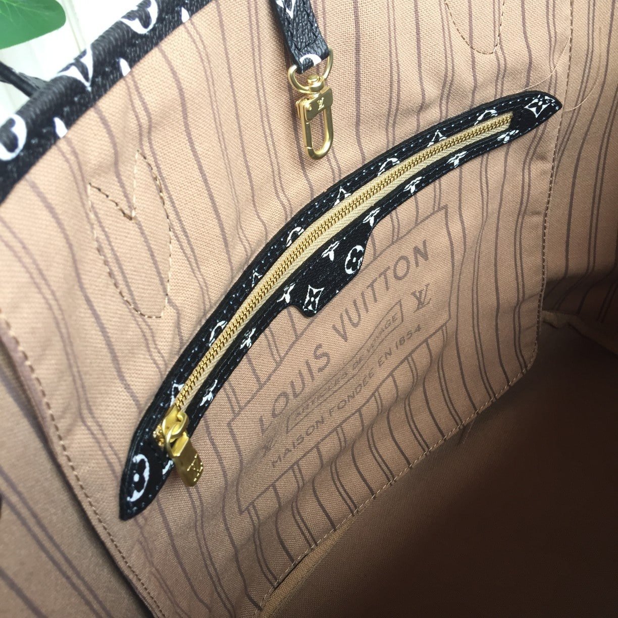 L0vis Vvtt0n Neverfull Mm Giant Jungle Ivory 31Cm M44716