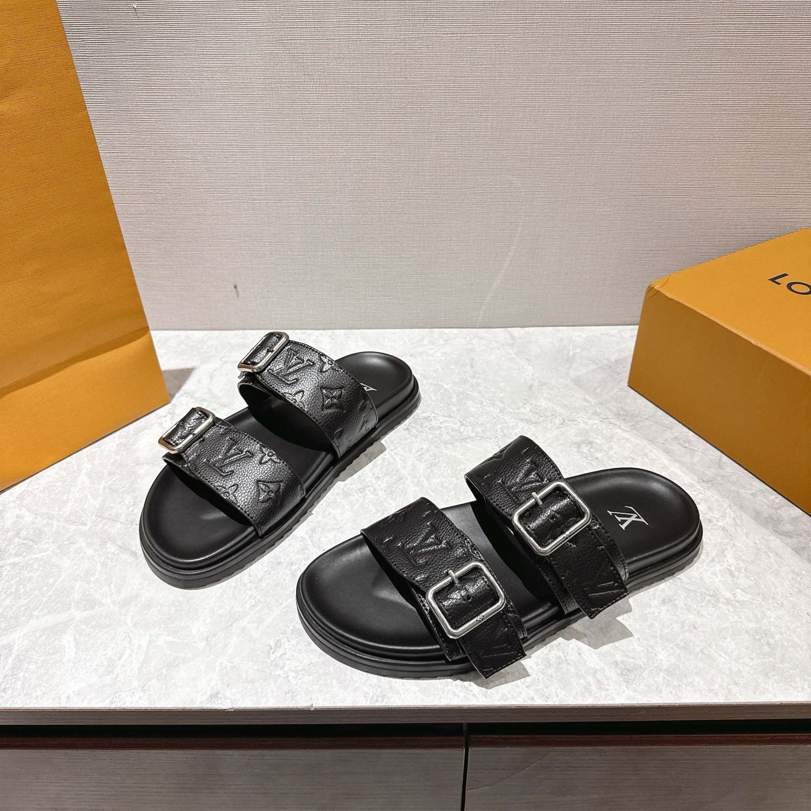 L0vis Vvtt0n LV Venice Mule Black 1AHSJC