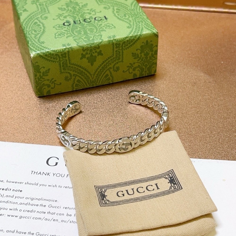 Gvc*1 Silver Interlocking G Cuff Bracelet