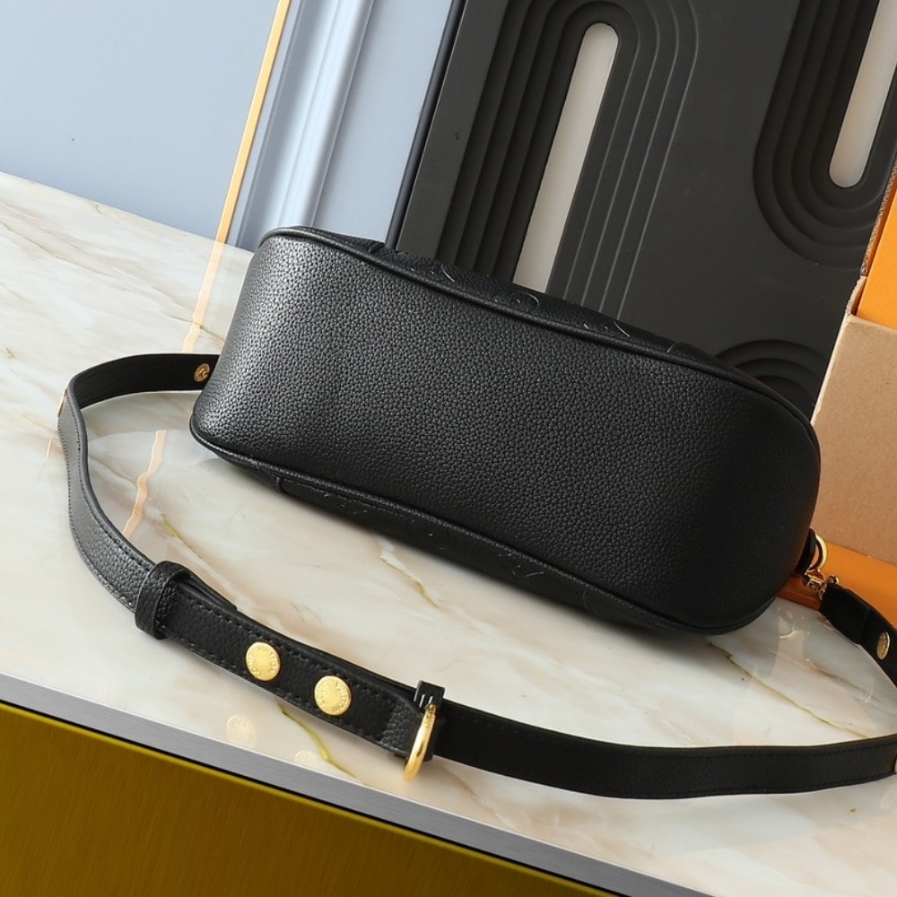 L0vis Vvtt0n Boulogne Monogram Empreinte Leather Black 29Cm M12930