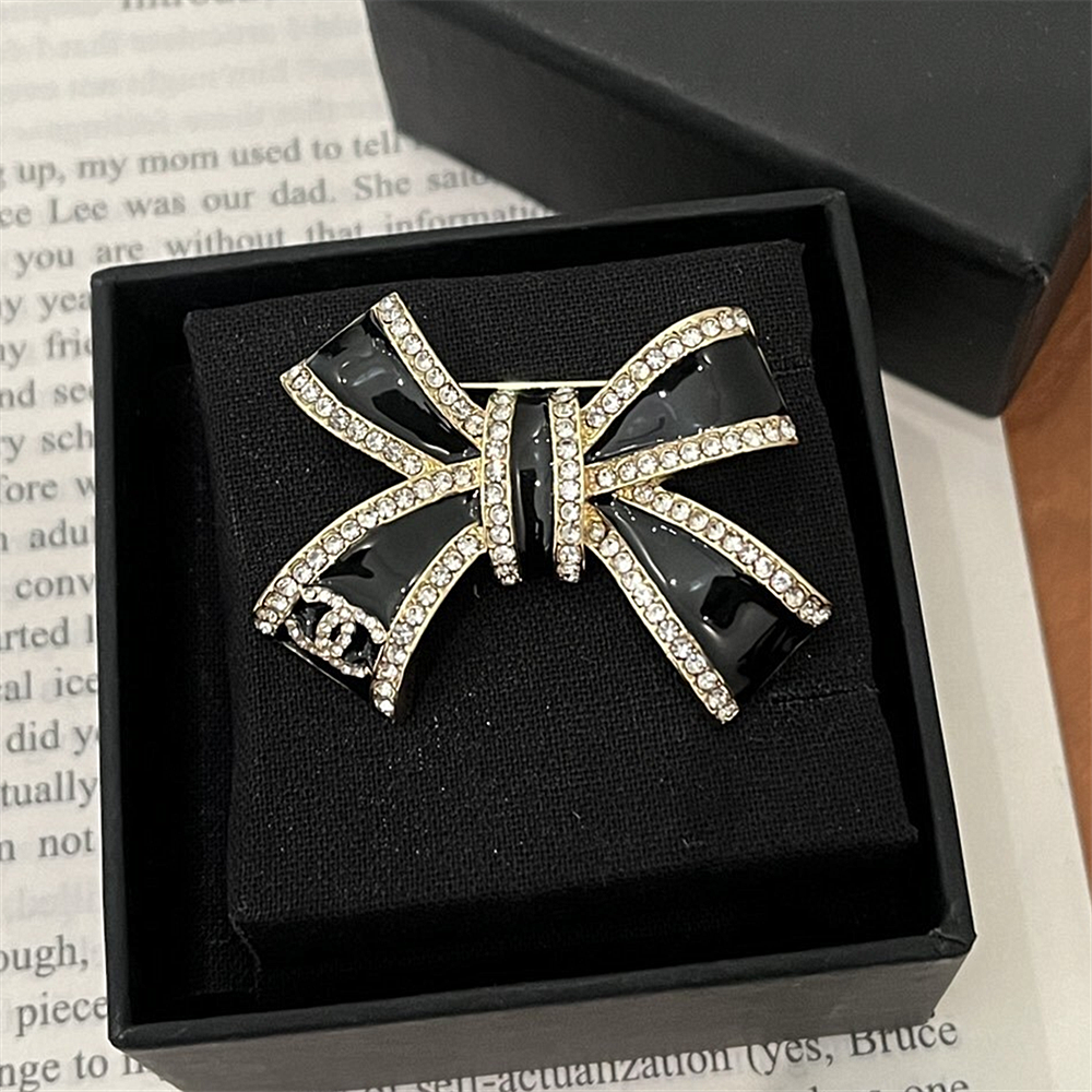 Ch**el Brooch Metal Resin And Strass Gold Abg399 B21903 U3573