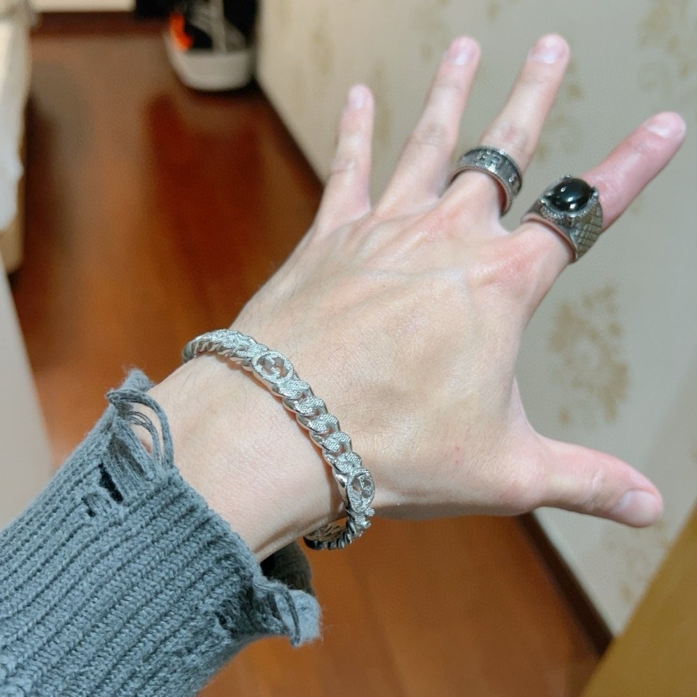 Gvc*1 Silver Interlocking G Cuff Bracelet