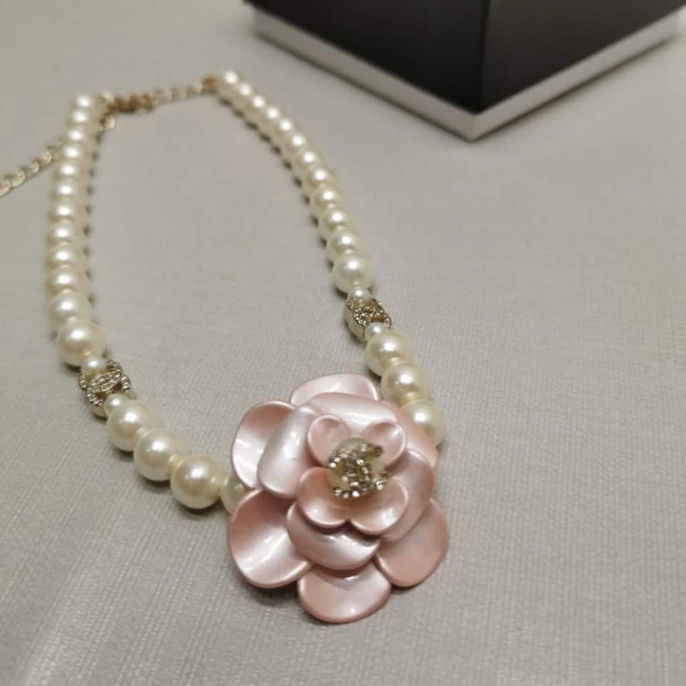 Ch**el Choker In Metal Glass Pearls Gold With Pink Pearly Flower ABA025 B09960 NL921