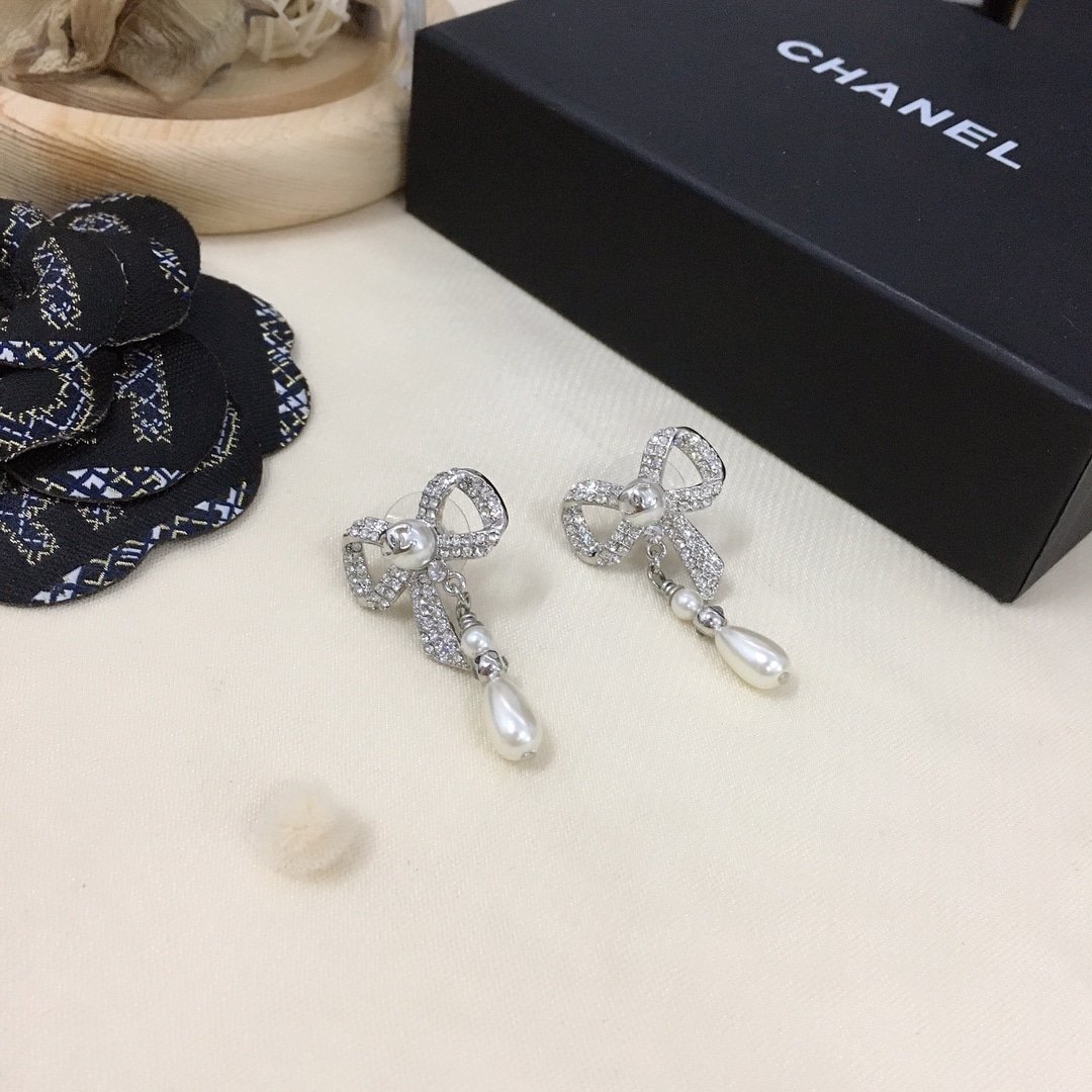 Ch**el Bow Silver Pearl Earrings Ab4300 B03544 N788652