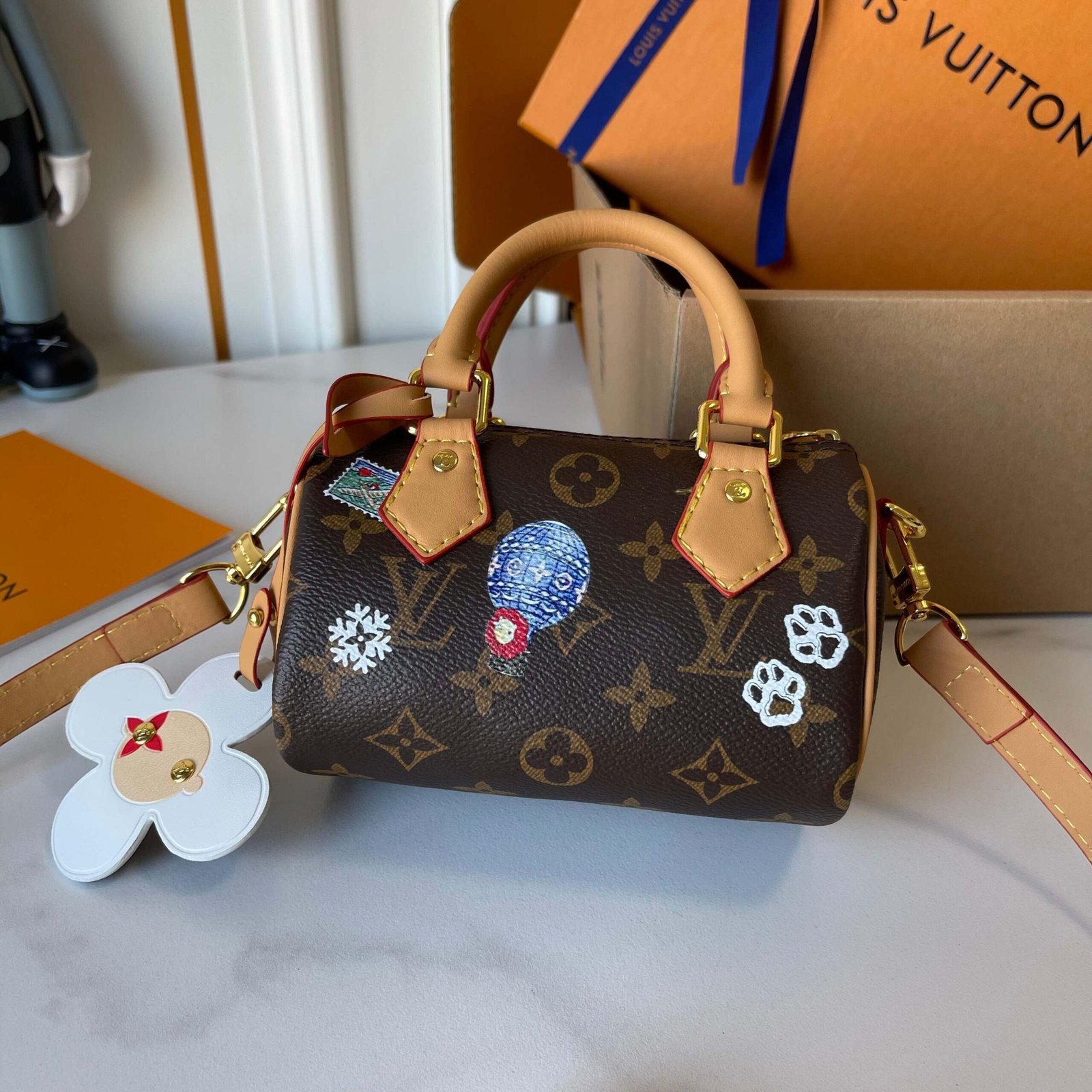L0vis Vvtt0n Nano Speedy Monogram Snowy Pearl 16Cm M15330