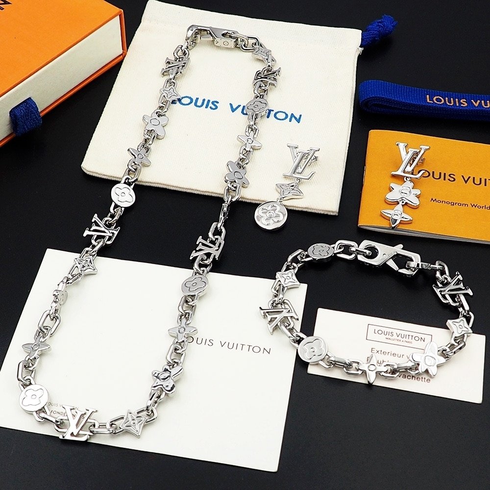 L0vis Vvtt0n Monogram Craggy Bracelet Silver M1596L