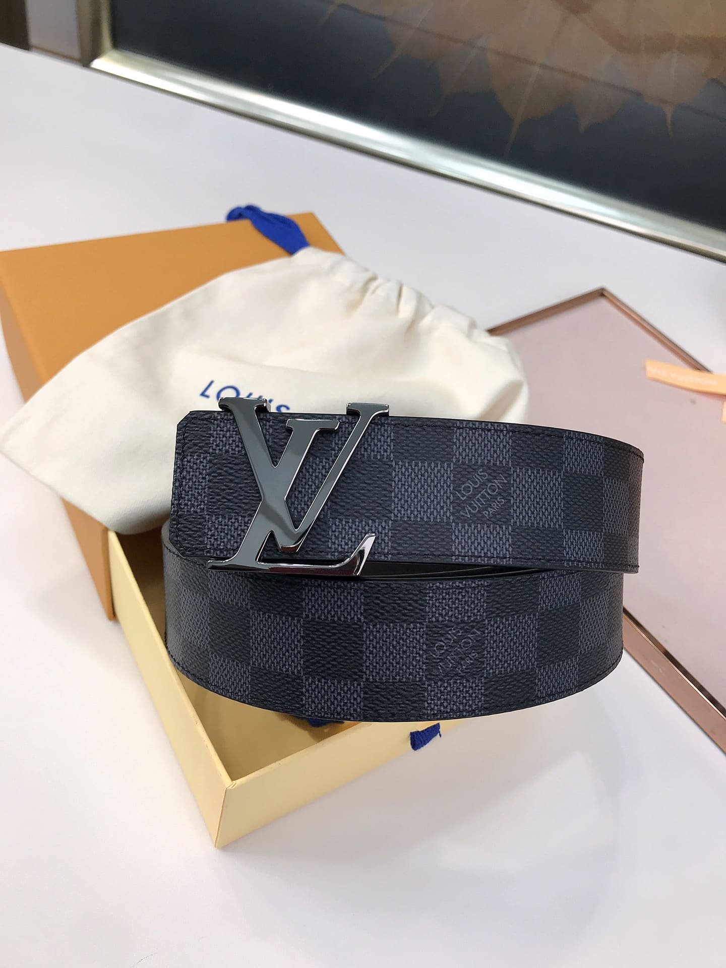L0vis Vvtt0n Ceinture Lv Initiales Reversible 4Cm