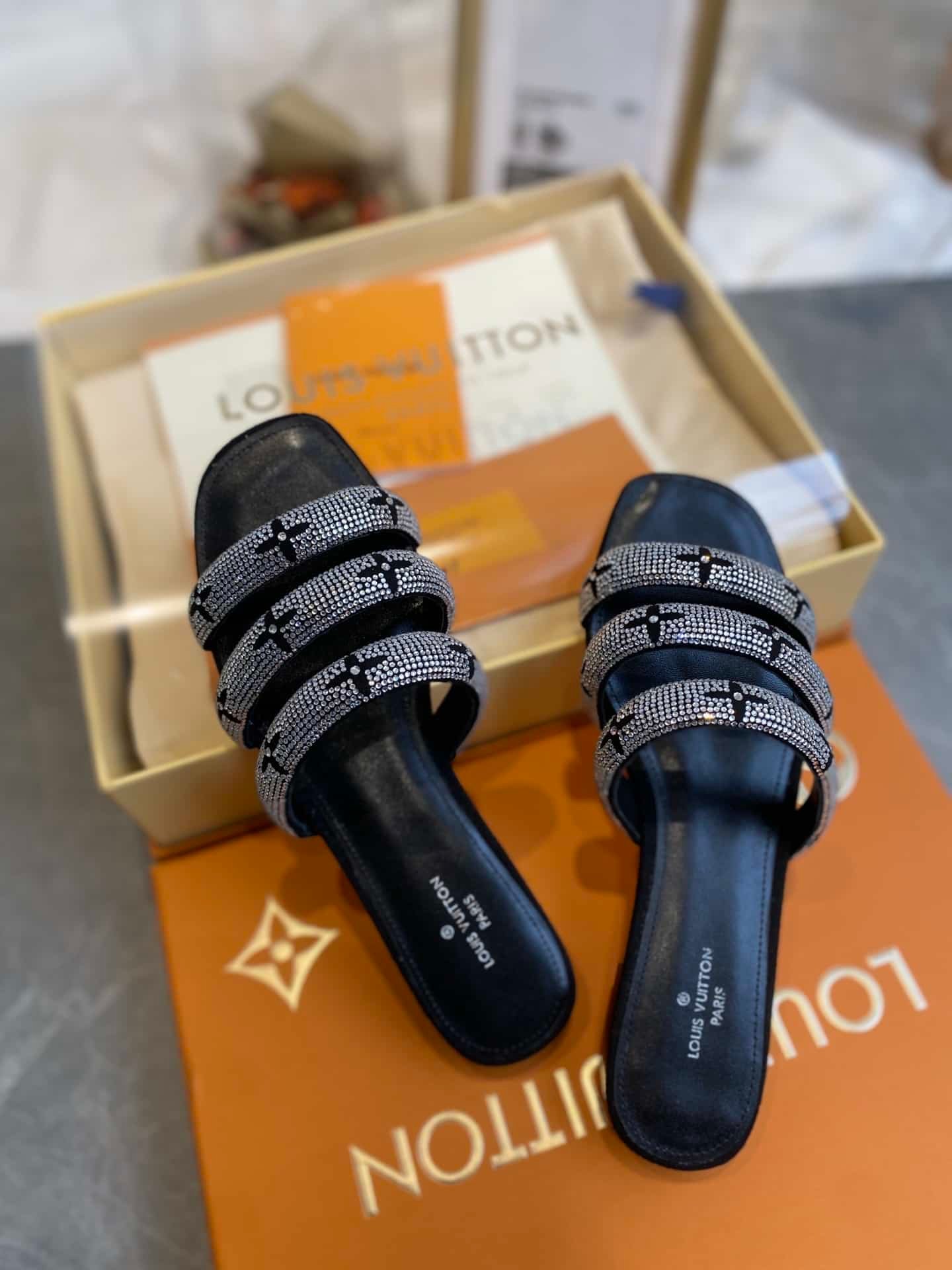 L0vis Vvtt0n Appeal Flat Mules Slides Black 1A95T8