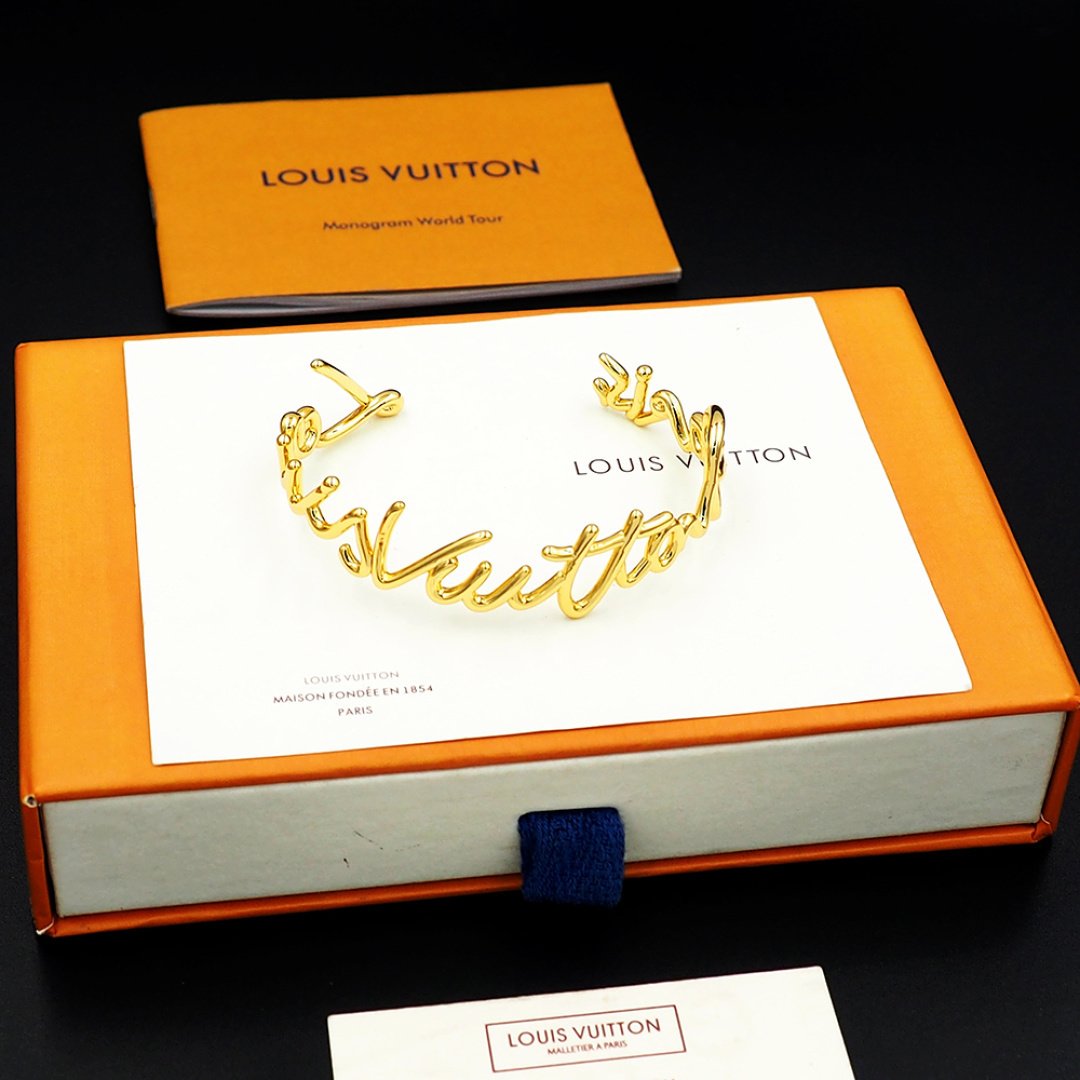 L0vis Vvtt0n Lv Script Bracelet Gold M1812S