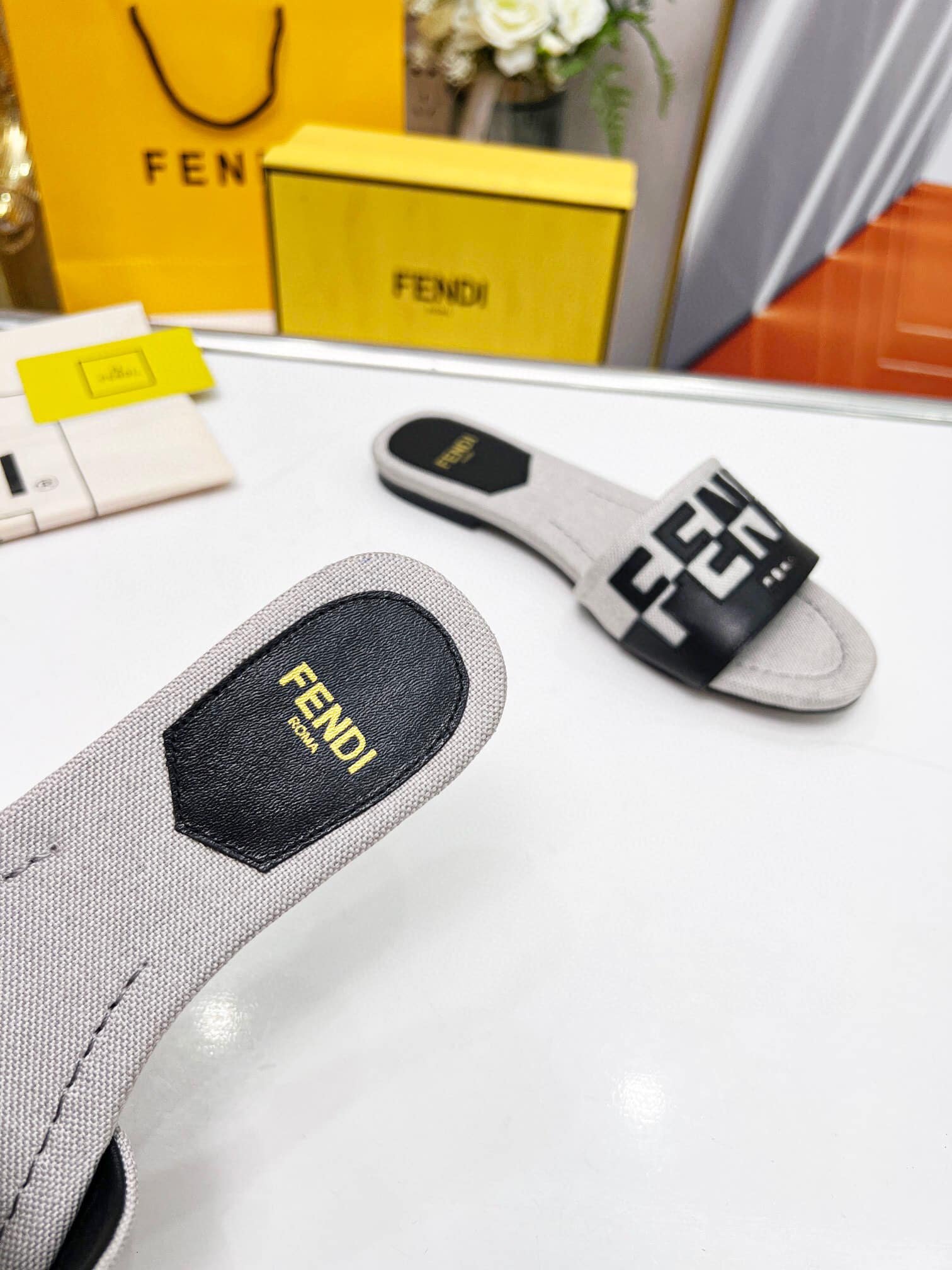 F**di Signature Canvas Leather Slides Black 8R8337Ajzuf0Wzm
