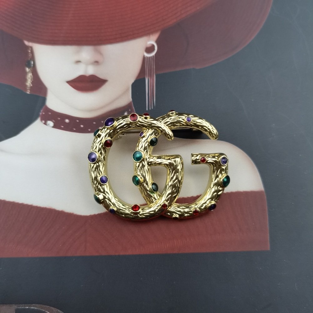 Gvc*1 Gg Brooch Gold With Multicolored Stone