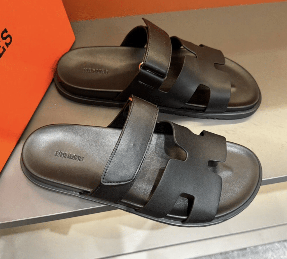 H**me5 Chypre Sandal Black Leather