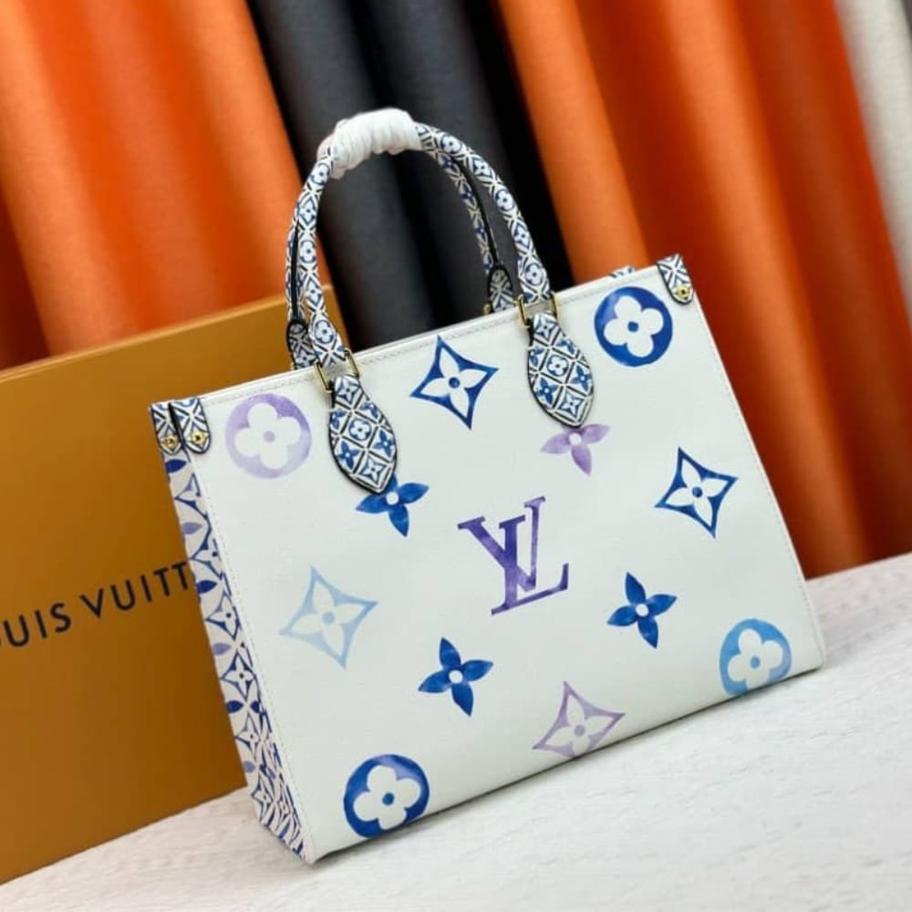L0vis Vvtt0n By The Pool On The Go PM Tote Bag Blue 34Cm