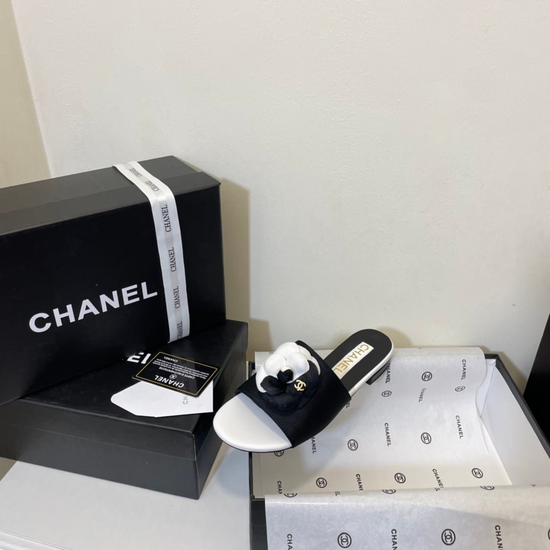 Ch**el Camellia Slides Black White