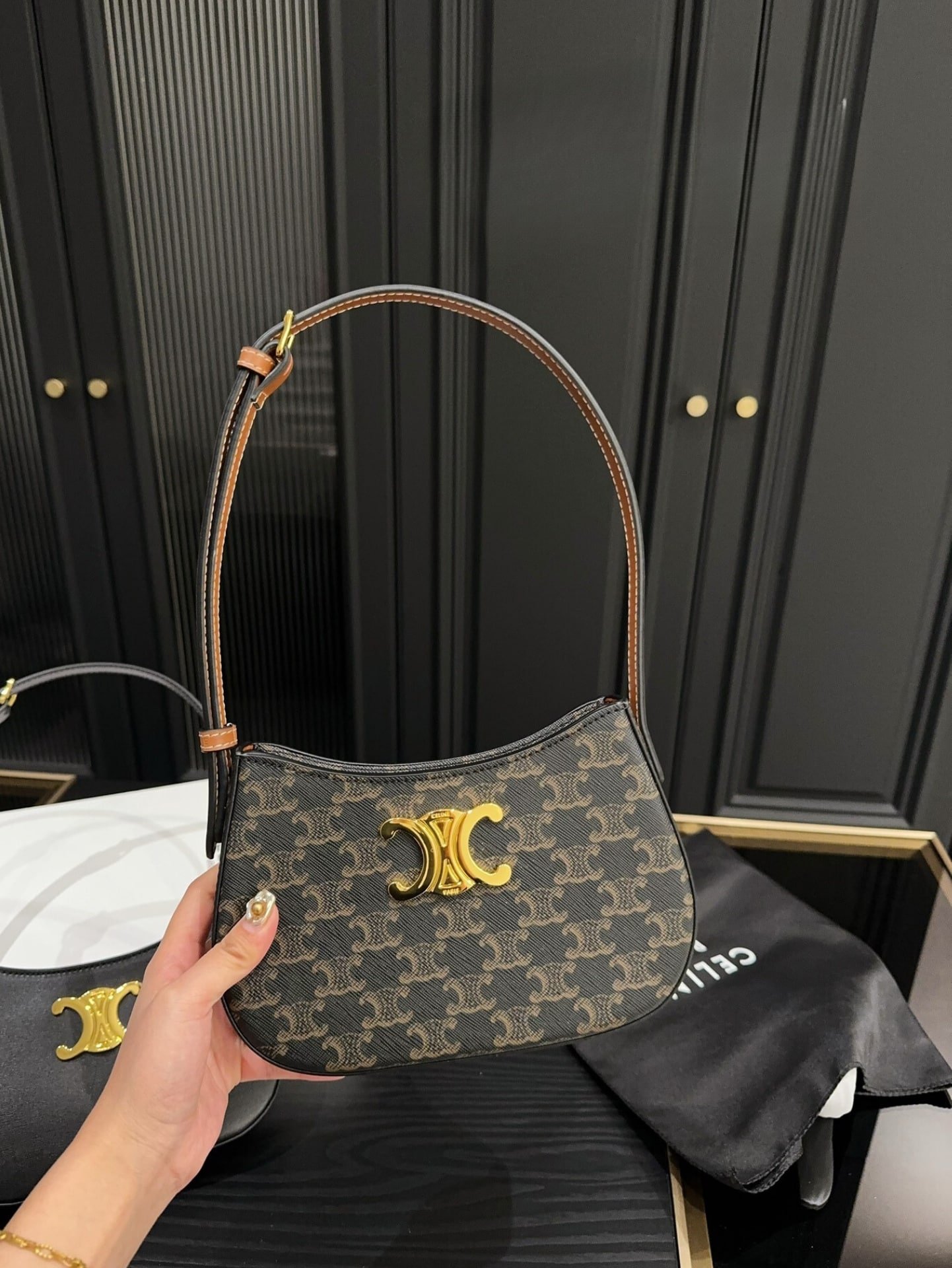 Ce1i*e Medium Tilly Bag In Triomphe Canvas And Calfskin Tan 21Cm 115702Cuz 04Lu
