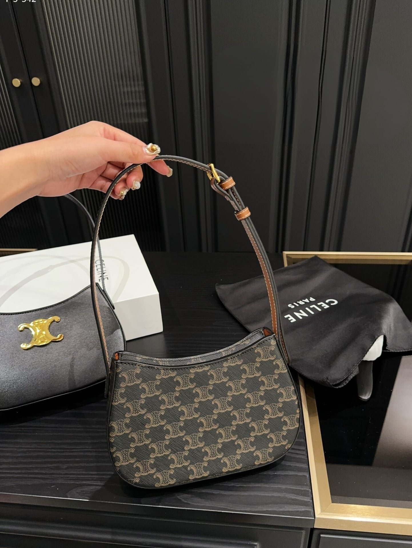 Ce1i*e Medium Tilly Bag In Triomphe Canvas And Calfskin Tan 21Cm 115702Cuz 04Lu